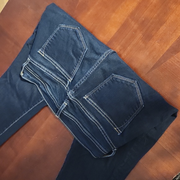 Old Navy Sweetheart Capris - Picture 4 of 4